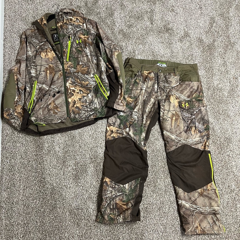 Under Armour Scent Control Cold Gear Camoflauge Hunting Set
